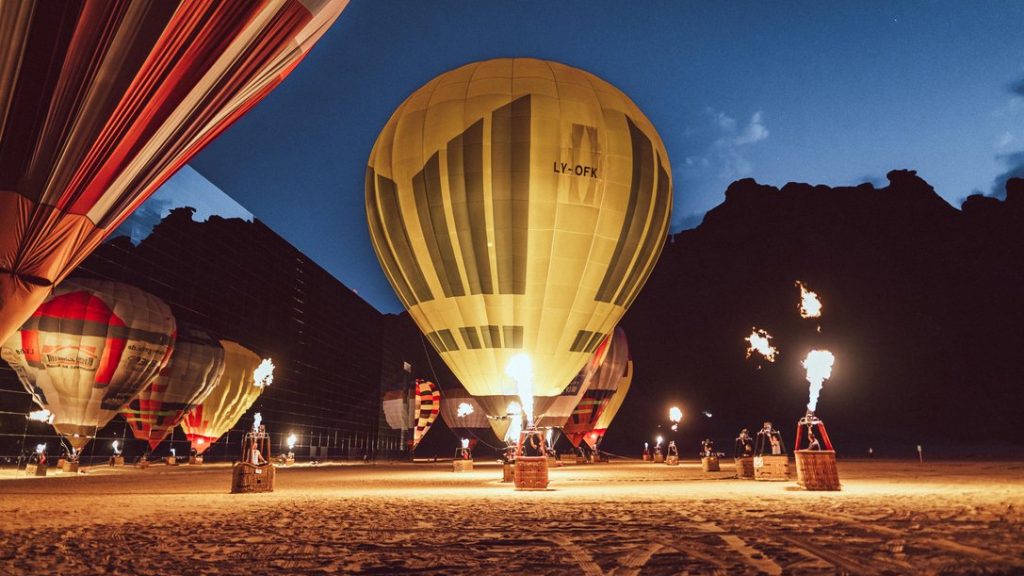 This remarkable event invites guests to explore AlUla’s spectacular terrain from elevated vantage points _def. (2)